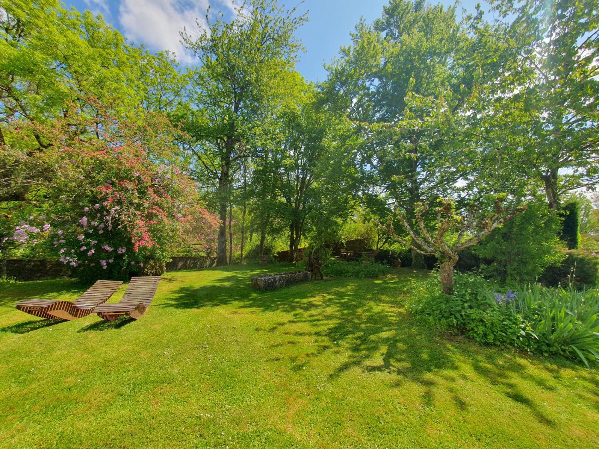 Jardin Des Sens, La Rente D'Eguilly Bed & Breakfast Exterior photo
